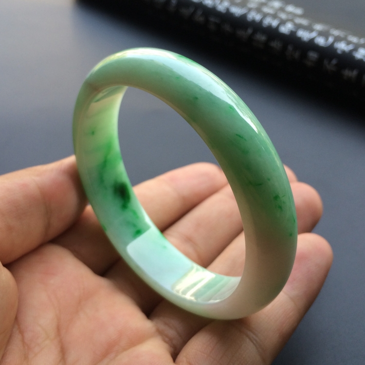 （超值推荐）糯冰种飘翠手镯（56.1mm）