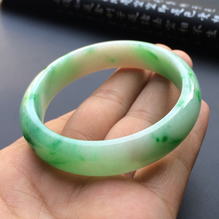 （超值推荐）糯冰种飘翠手镯（56.1mm）