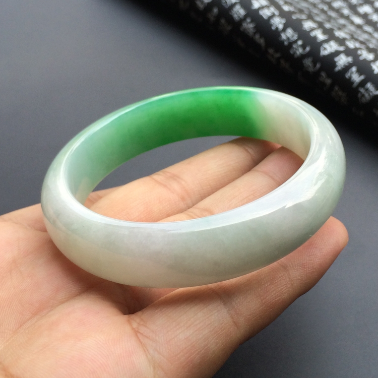 （超值推荐）糯冰种翠色手镯（57.2mm）