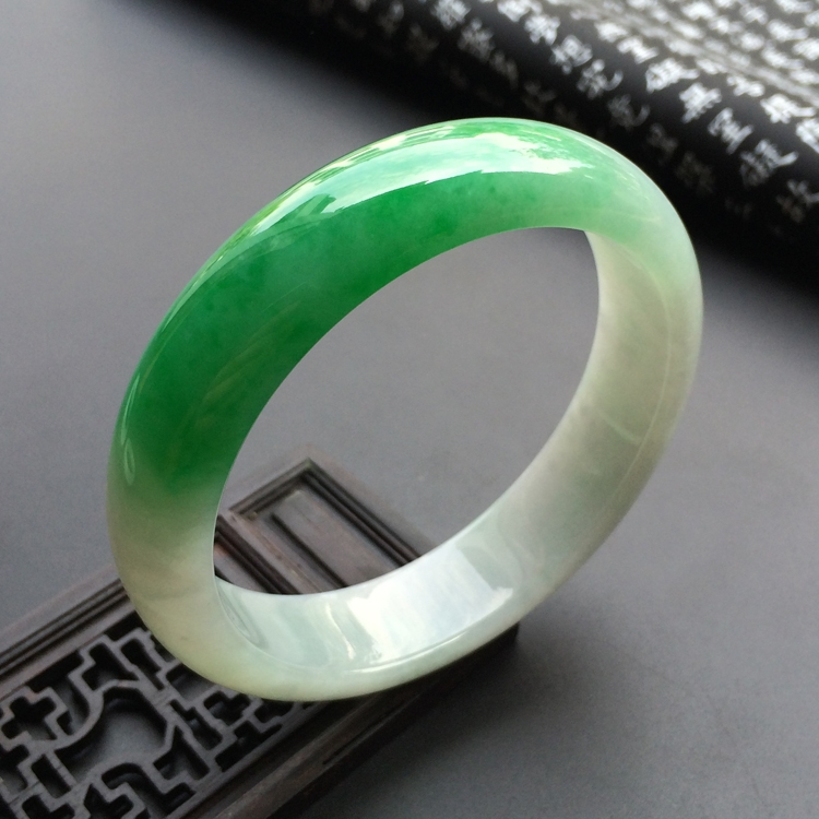（超值推荐）糯冰种翠色手镯（57.2mm）
