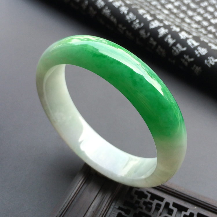 （超值推荐）糯冰种翠色手镯（57.2mm）