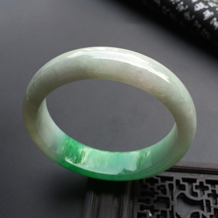 （超值推荐）糯冰种翠色手镯（57.2mm）