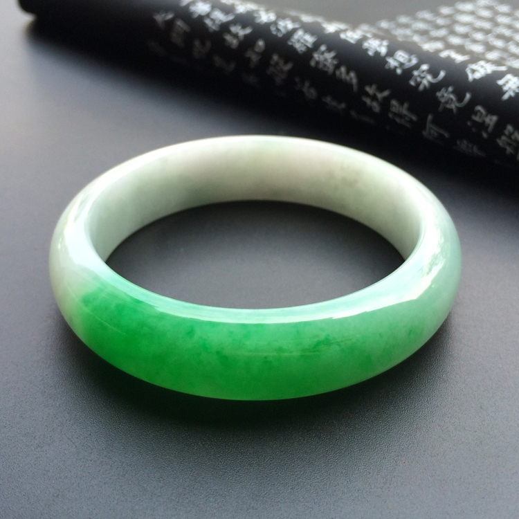 （超值推荐）糯冰种翠色手镯（57.2mm）