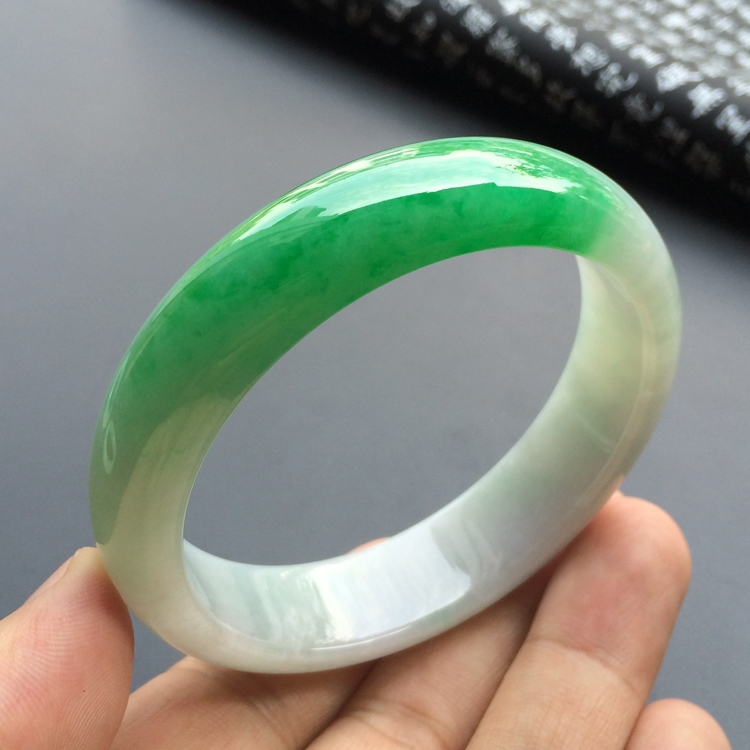 （超值推荐）糯冰种翠色手镯（57.2mm）