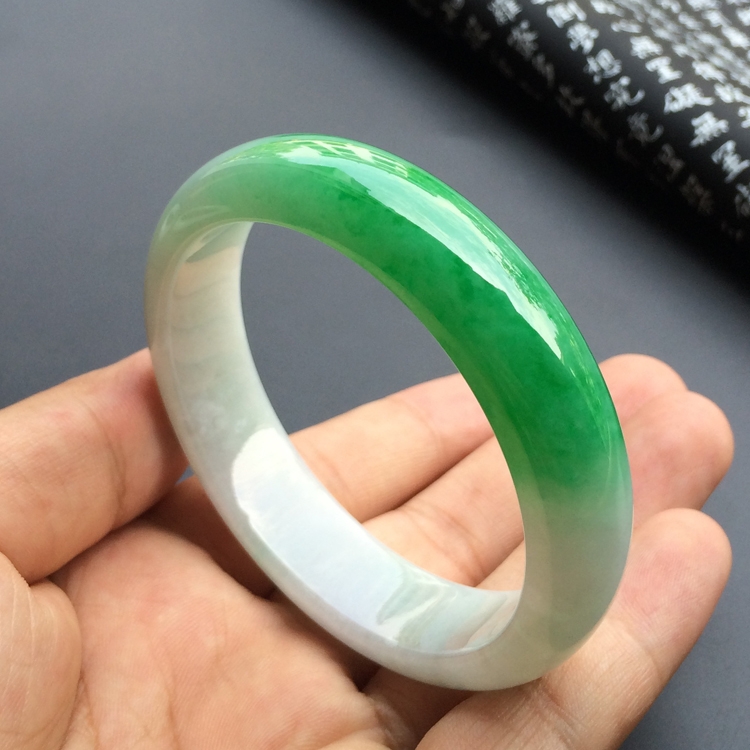 （超值推荐）糯冰种翠色手镯（57.2mm）