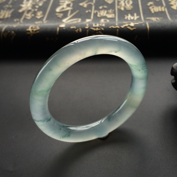 (超值推荐)冰玻种飘花圆条手镯（52.5mm）