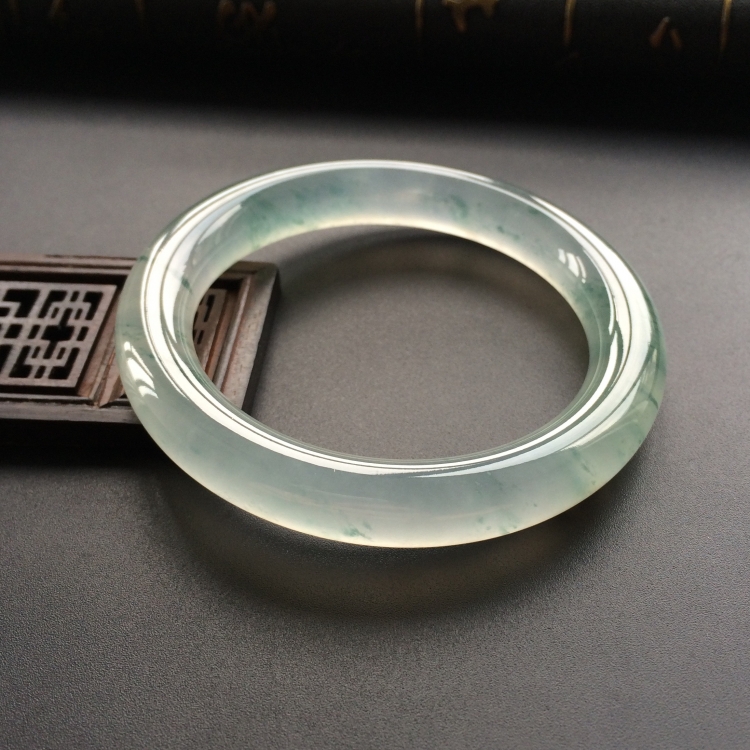 (超值推荐)冰玻种飘花圆条手镯（52.5mm）