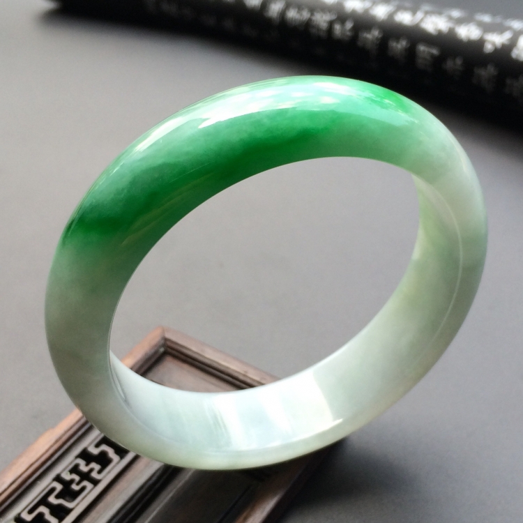 （超值推荐）糯冰种飘阳绿手镯（54.8mm）
