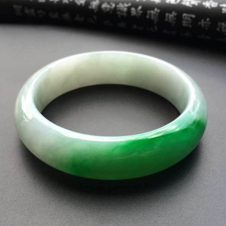 （超值推荐）糯冰种飘阳绿手镯（54.8mm）