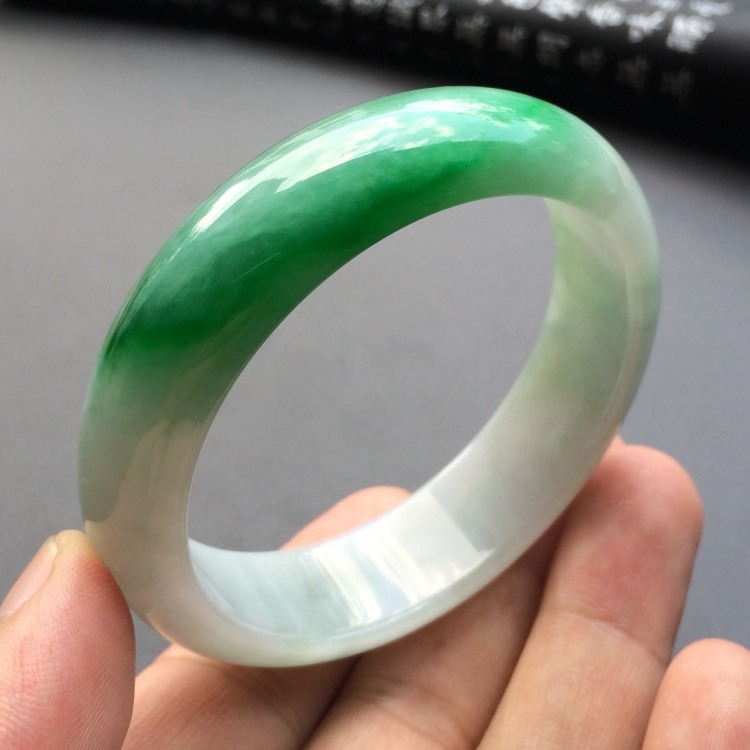 （超值推荐）糯冰种飘阳绿手镯（54.8mm）
