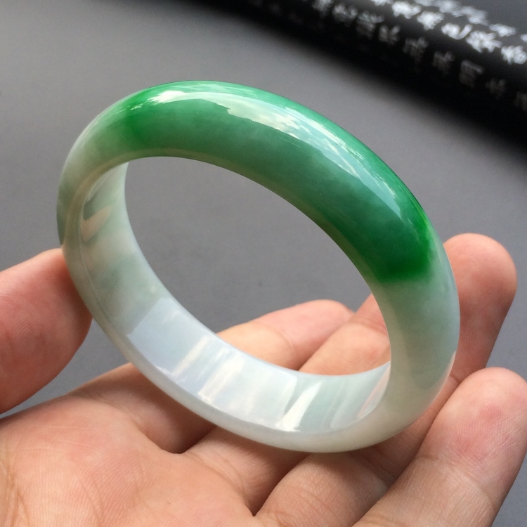 （超值推荐）糯冰种飘阳绿手镯（54.8mm）