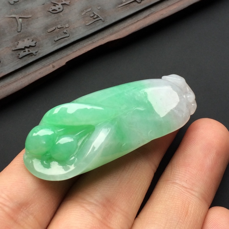 糯冰种浅绿玉兰花挂件