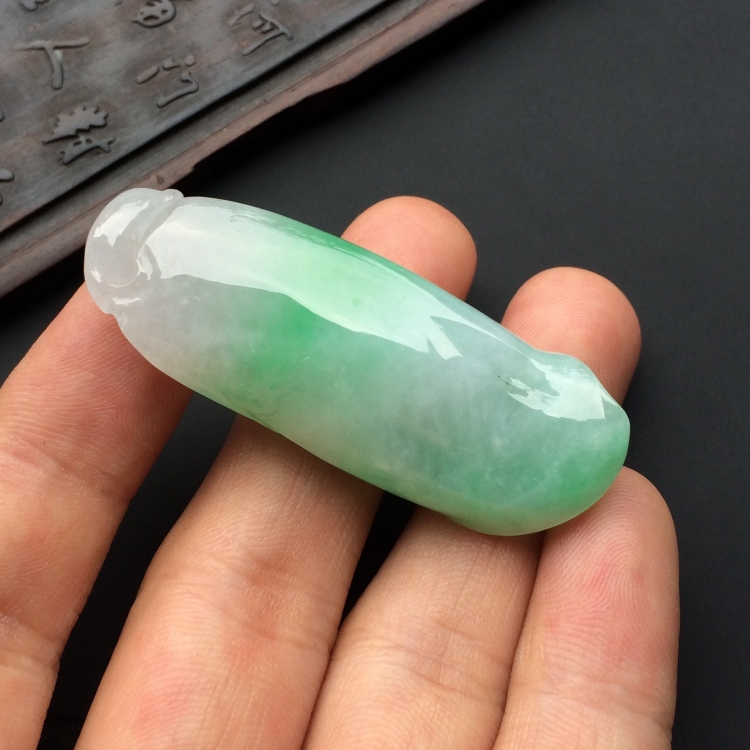 糯冰种浅绿玉兰花挂件
