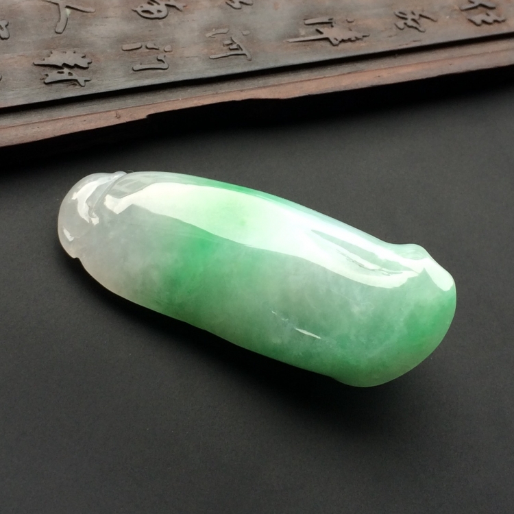 糯冰种浅绿玉兰花挂件