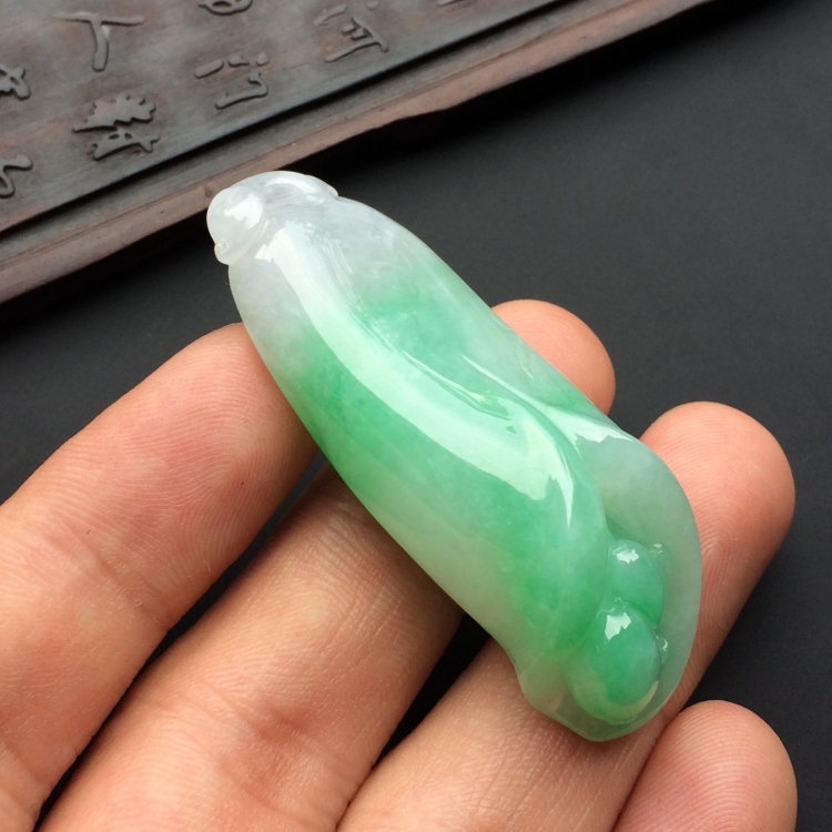 糯冰种浅绿玉兰花挂件