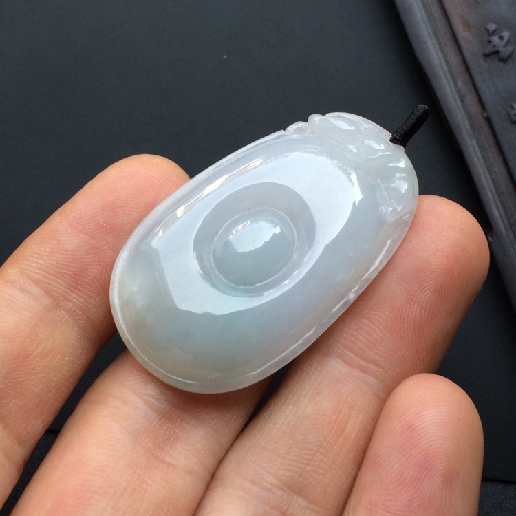 （超值推荐）糯冰种淡晴水福在眼前挂件