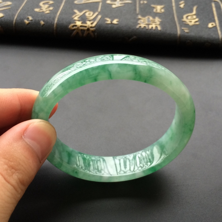 (超值推荐)糯冰种飘花贵妃镯(56.3mm-50.2mm)