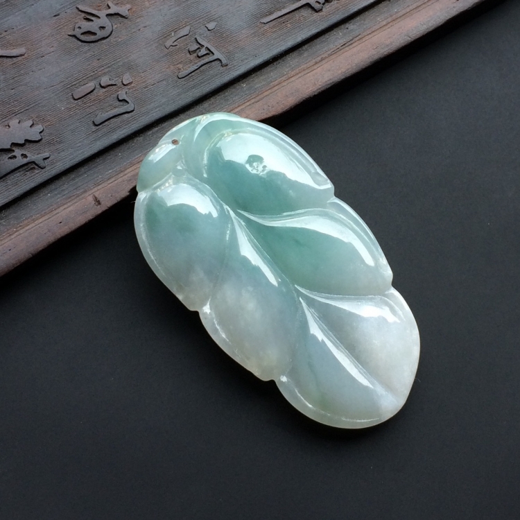（超值推荐）糯冰种晴水玉叶挂件