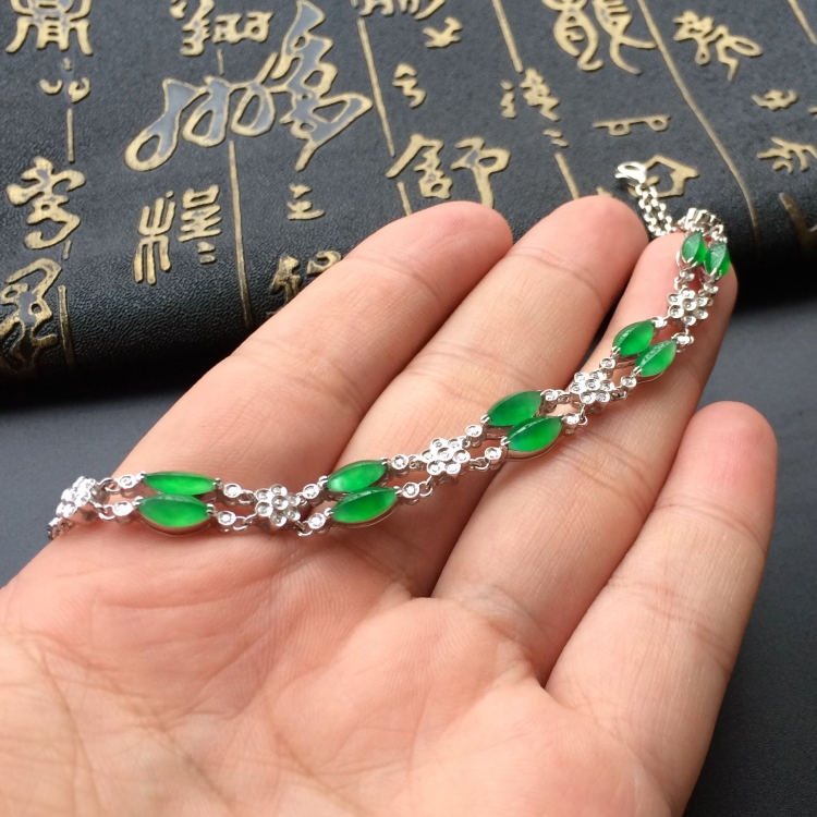 (超值推荐)冰种翠绿色镶白金钻石马眼手链