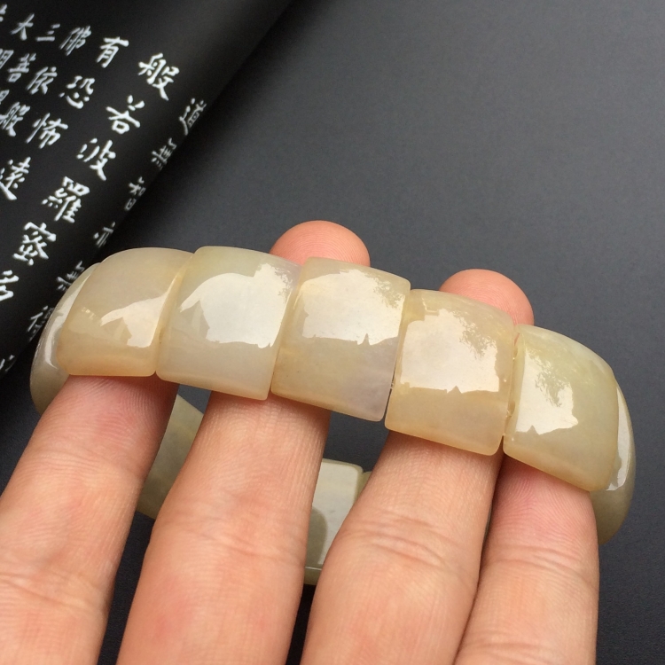 (超值推荐)糯冰种淡黄翡手链