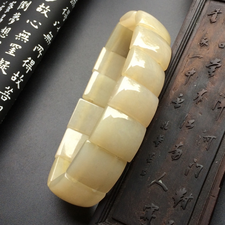 (超值推荐)糯冰种淡黄翡手链
