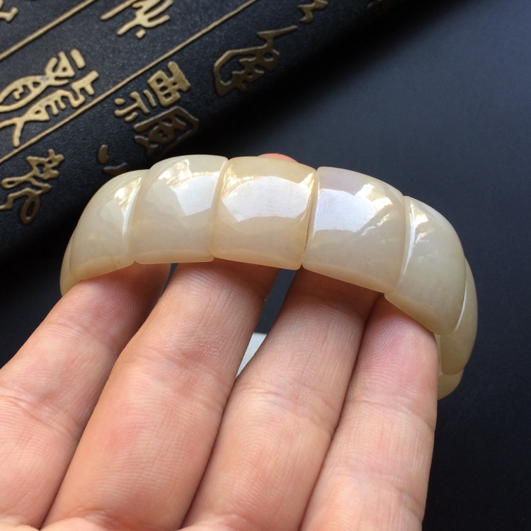 (超值推荐)糯冰种淡黄翡手链