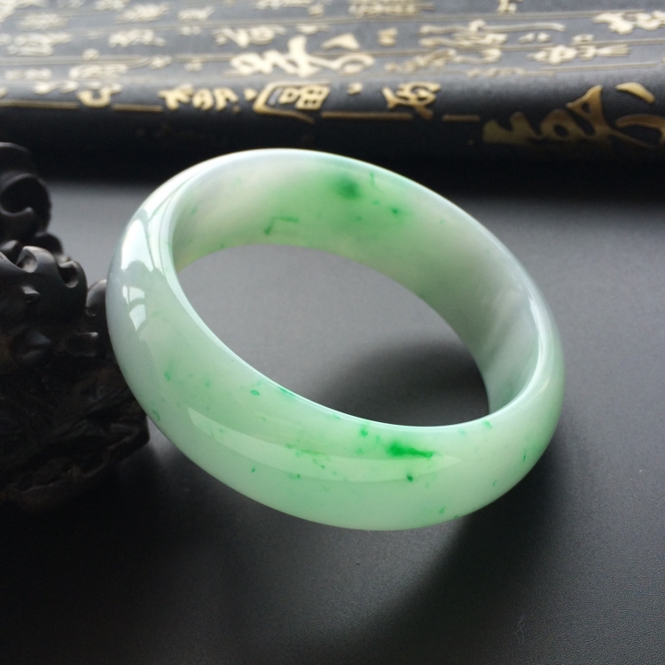(超值推荐)糯冰种飘翠手镯（60.1mm）