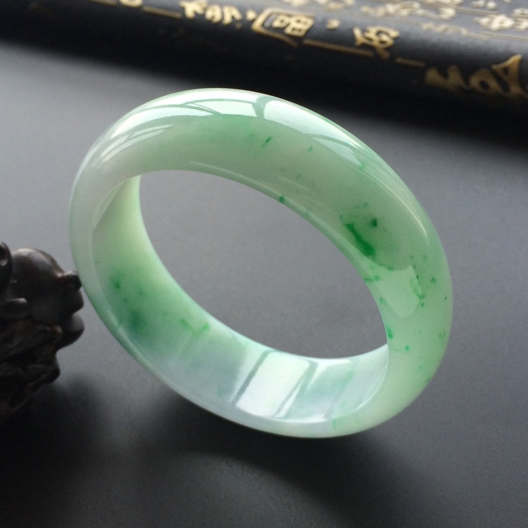 (超值推荐)糯冰种飘翠手镯（60.1mm）