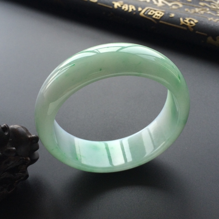 (超值推荐)糯冰种飘翠手镯（60.1mm）