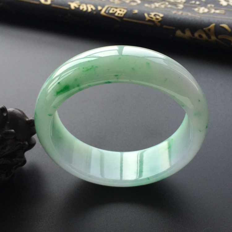 (超值推荐)糯冰种飘翠手镯（60.1mm）