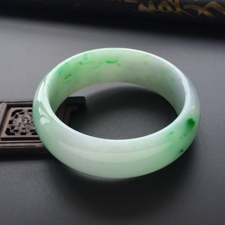 (超值推荐)糯冰种飘翠手镯（60.1mm）
