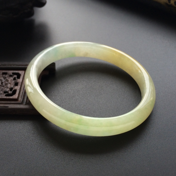 (超值推荐)糯冰种晴水飘黄翡贵妃镯（55.4mm-49.5mm）