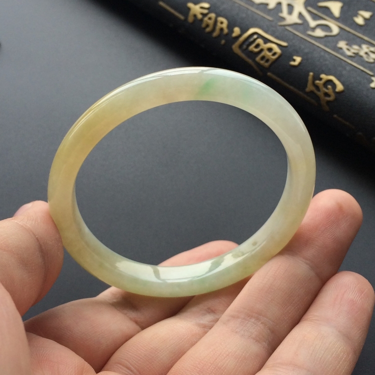 (超值推荐)糯冰种晴水飘黄翡贵妃镯（55.4mm-49.5mm）
