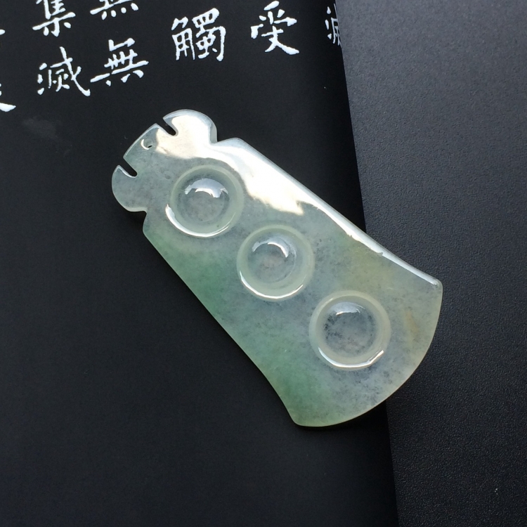 （超值推荐）冰种略飘翠连中三元挂件