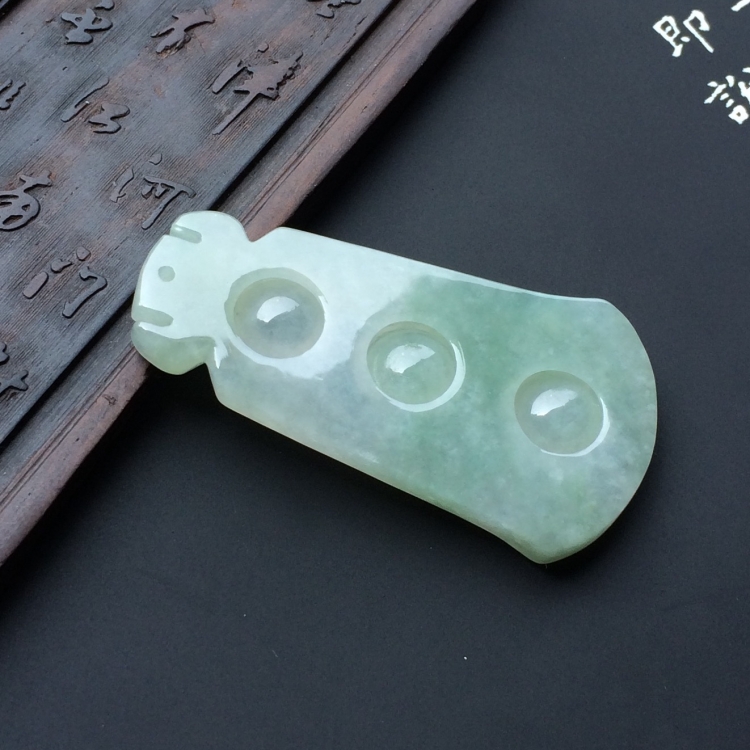 （超值推荐）糯冰种晴水连中三元挂件