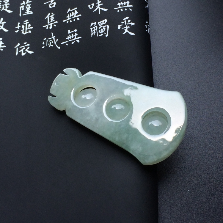 （超值推荐）糯冰种晴水连中三元挂件