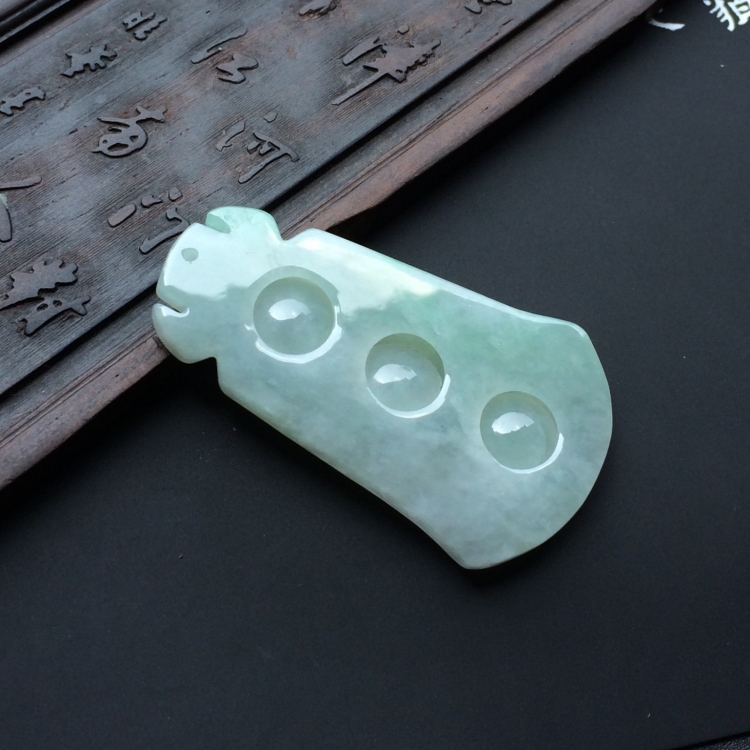 （超值推荐）糯冰种晴水连中三元挂件