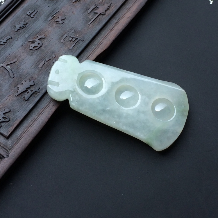 （超值推荐）糯冰种晴水连中三元挂件