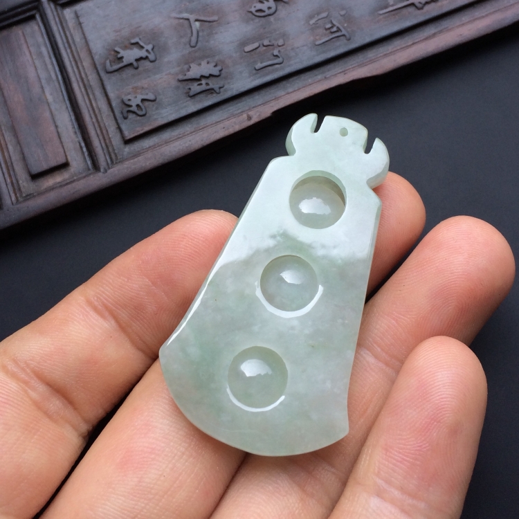 （超值推荐）糯冰种晴水连中三元挂件