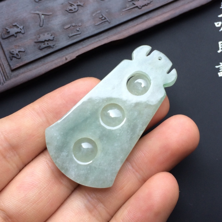 （超值推荐）糯冰种晴水连中三元挂件