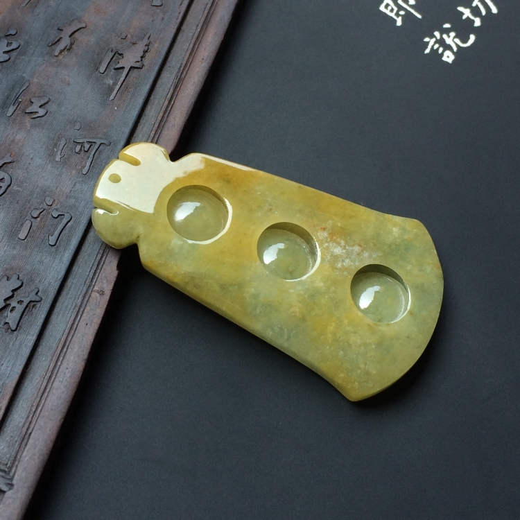 （超值推荐）糯冰种黄翡连中三元挂件