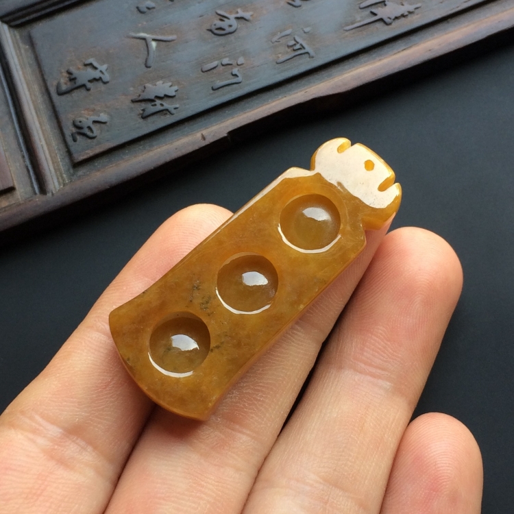 （超值推荐）糯冰种黄翡连中三元挂件
