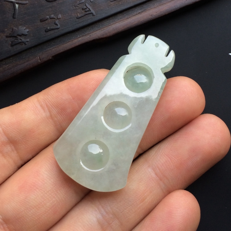 （超值推荐）冰种晴水连中三元挂件