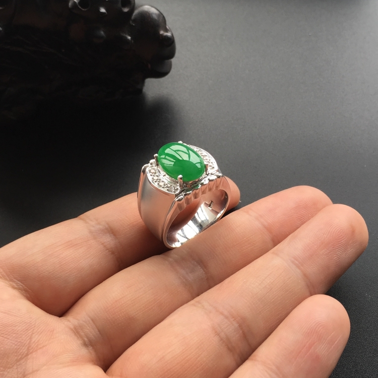 (超值推荐)冰种阳绿镶白金钻石戒指（男戒）