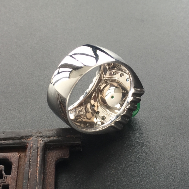 (超值推荐)冰种阳绿镶白金钻石戒指（男戒）