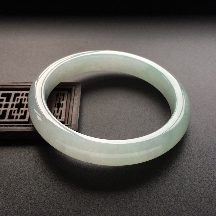 (超值推荐)糯冰种晴水手镯（57.2mm）
