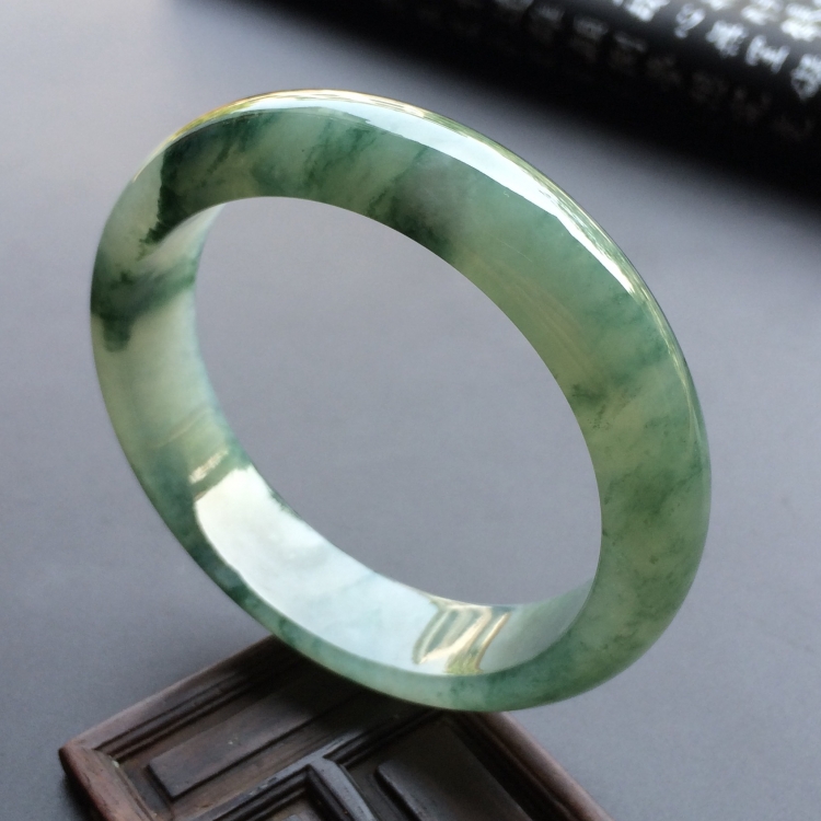（超值推荐）糯冰种飘花手镯（56.3mm）