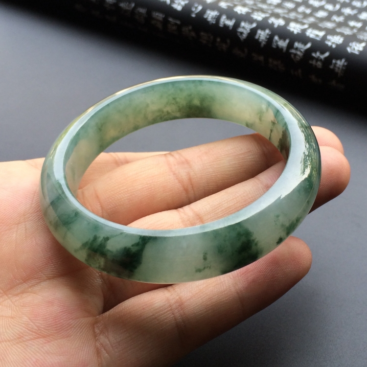 （超值推荐）糯冰种飘花手镯（56.3mm）