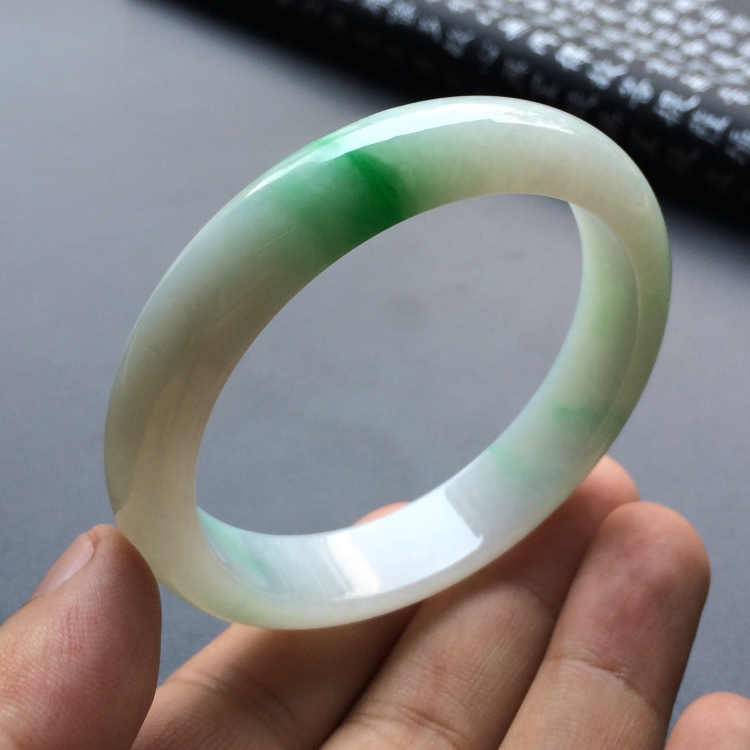 （超值推荐）糯冰种飘翠手镯（55mm）