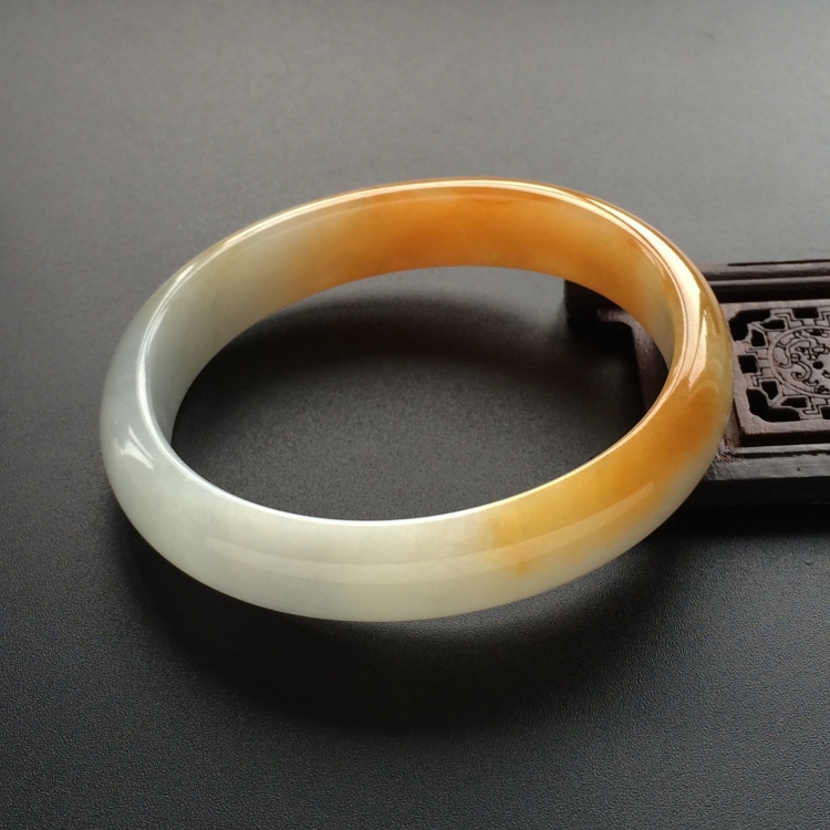 (超值推荐)糯冰种黄翡贵妃镯（54.8mm-47.5mm）